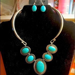 New with tag necklace set